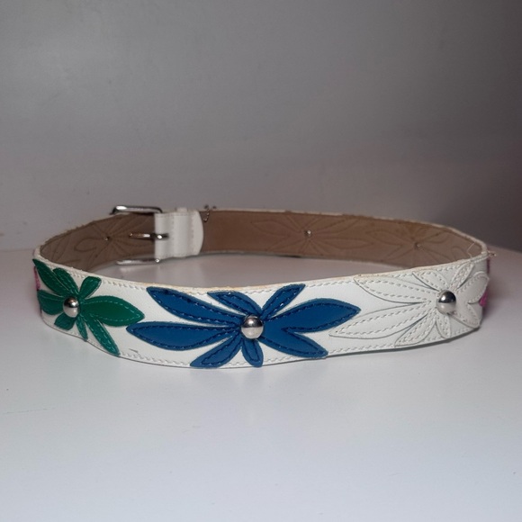 Guess Y2K Leather Flower Belt Guess Y2K Leather Flower Belt main image 2